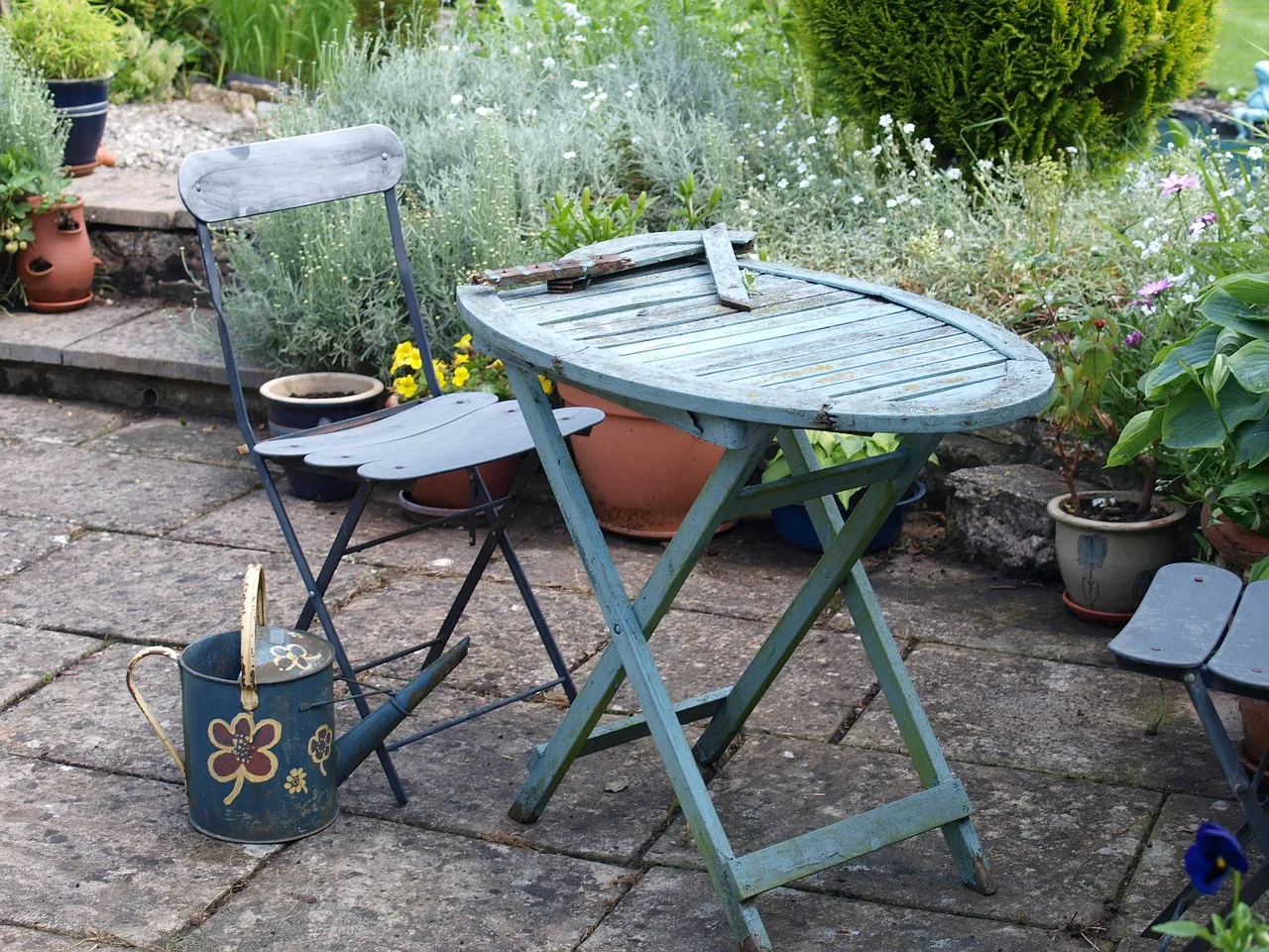 table, chair, garden, nature, patio. Patio design mistakes: ten recurring traps